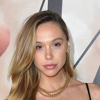 Alexis Ren Nahé
