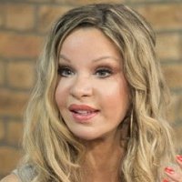 Alicia Douvall Nahé