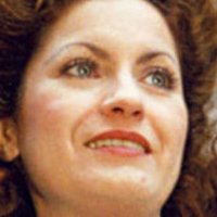 Andréa Ferréol Nahé