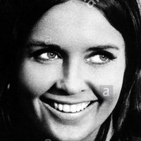 Anjanette Comer Nahé