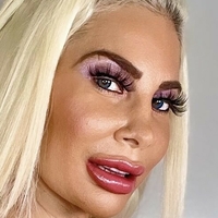 Bombshell Skyler Nicole Nahé