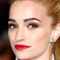 Brianne  Howey Nahé