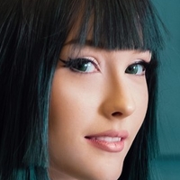 ChameLeahn Cosplays Nahé