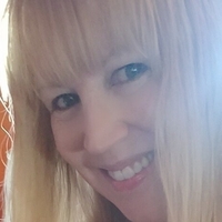 Debbie Nahé