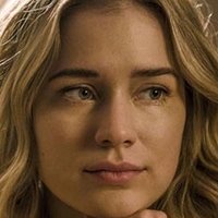 Elizabeth Lail Nahé