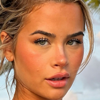 Emily Elizabth Nahé