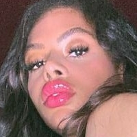 Halle Hayes Nahé