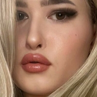Holly Hawthorne Nahé