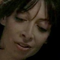 Illeana Douglas Nahé