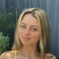 Izzie Moy Nahé