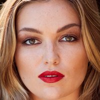 Lili Simmons Nahé