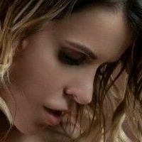 Model Sharona Nahé