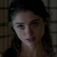 Natalia Dyer Nahé