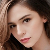 Nicole Maines Nahé