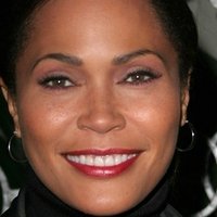 Tracey Ross Nahé