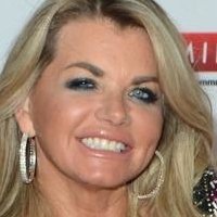 Vicky Vette Nahé