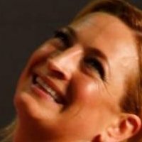 Zoë Bell Nahé